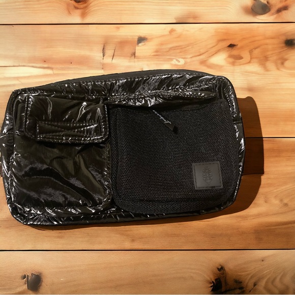 Free People Movement Courtside Cargo Sling in Black New Without Tags - Picture 2 of 3